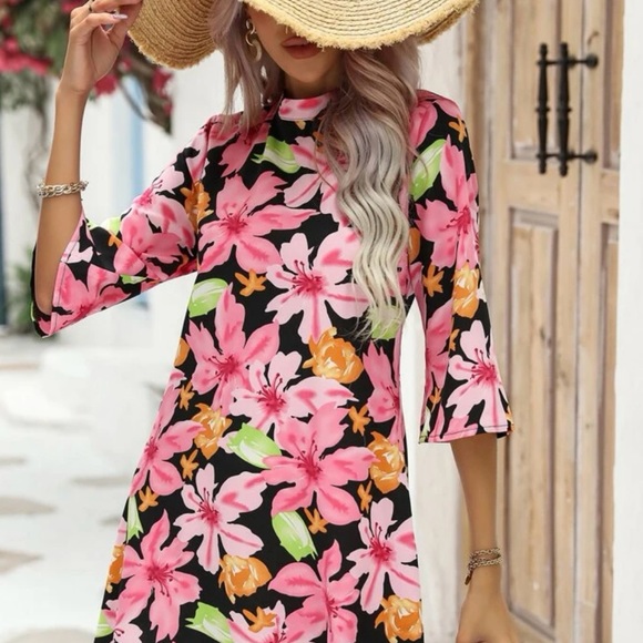 NWOT - Allover Floral Print Flounce Sleeve Tunic - Picture 6 of 6